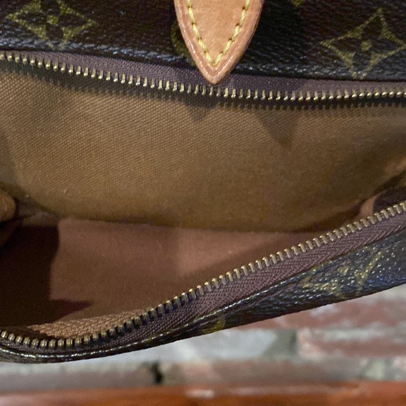 Louis Vuitton Monogram Montsouris MM Backpack - Picture 6 of 14